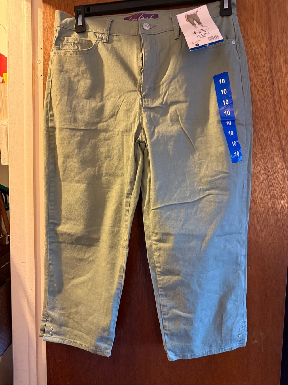 Gloria Vanderbilt Sage Green Cropped Capris